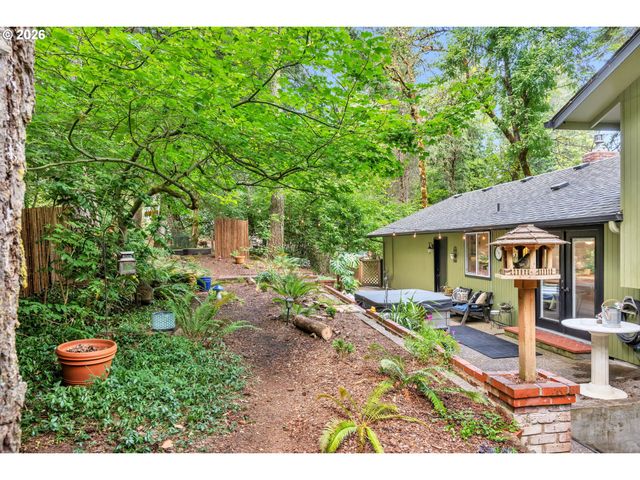 2897 TIMBERLINE Dr, Eugene, OR 97405