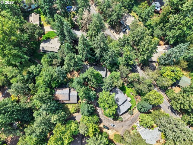 2897 TIMBERLINE Dr, Eugene, OR 97405