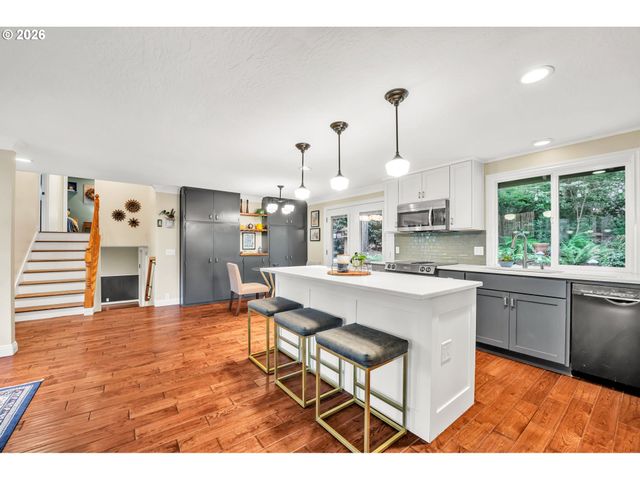 2897 TIMBERLINE Dr, Eugene, OR 97405
