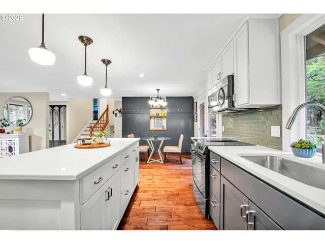 2897 TIMBERLINE Dr, Eugene, OR 97405