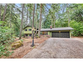 2897 TIMBERLINE Dr, Eugene, OR 97405