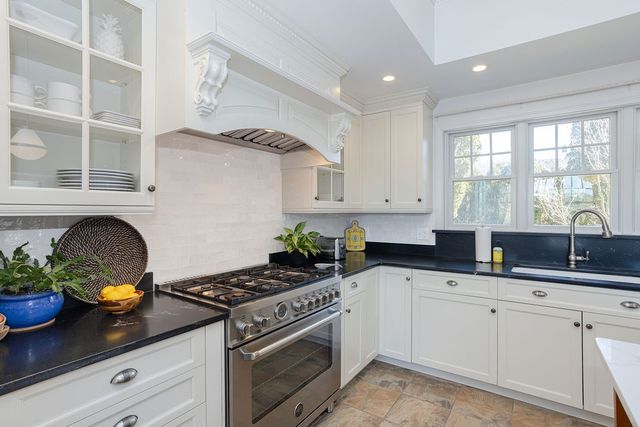 8 Key Court, Newport, RI 02840