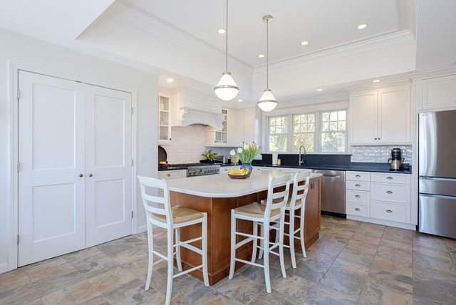 8 Key Court, Newport, RI 02840