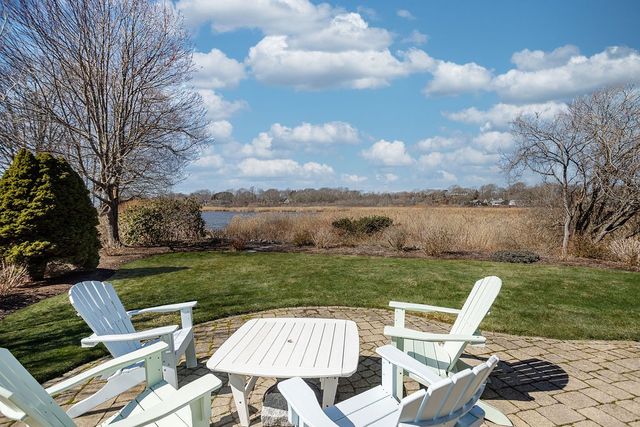 8 Key Court, Newport, RI 02840