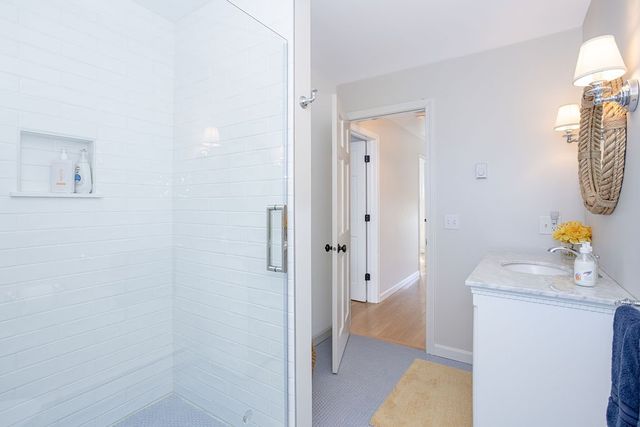 8 Key Court, Newport, RI 02840