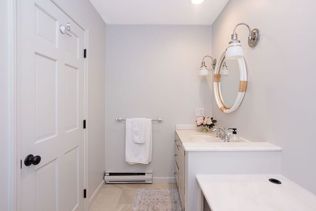 8 Key Court, Newport, RI 02840