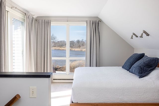 8 Key Court, Newport, RI 02840