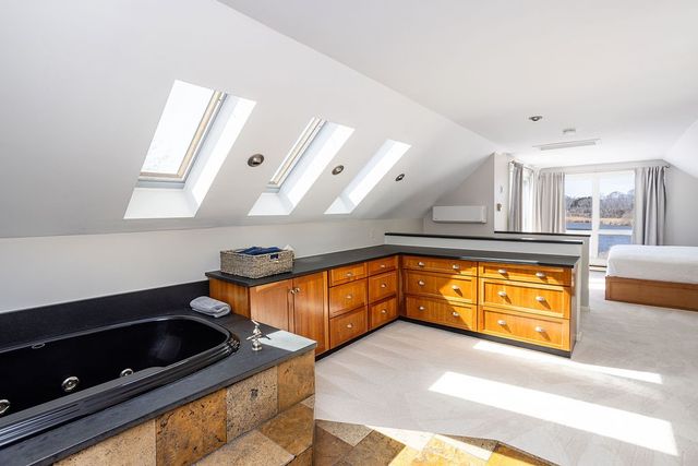 8 Key Court, Newport, RI 02840