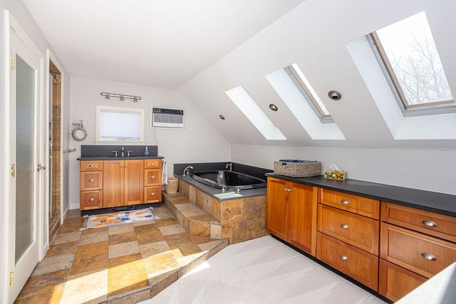 8 Key Court, Newport, RI 02840