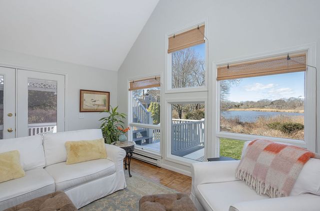 8 Key Court, Newport, RI 02840