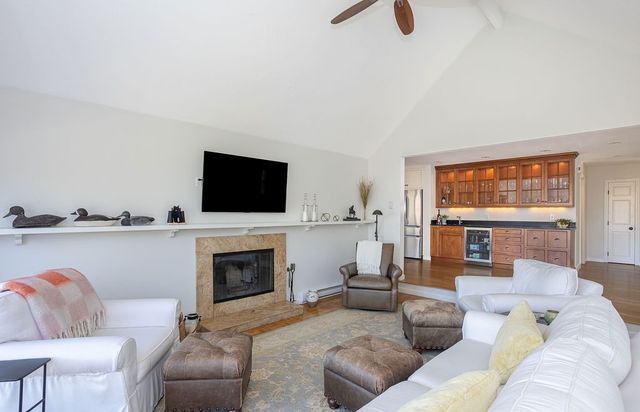 8 Key Court, Newport, RI 02840