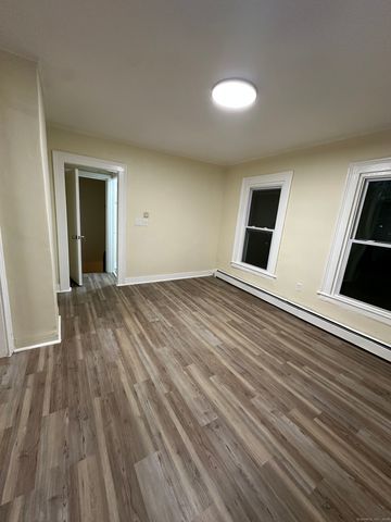 42 Spring Street 2nd Fl, New London, CT 06320