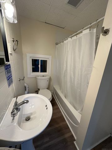 42 Spring Street 2nd Fl, New London, CT 06320