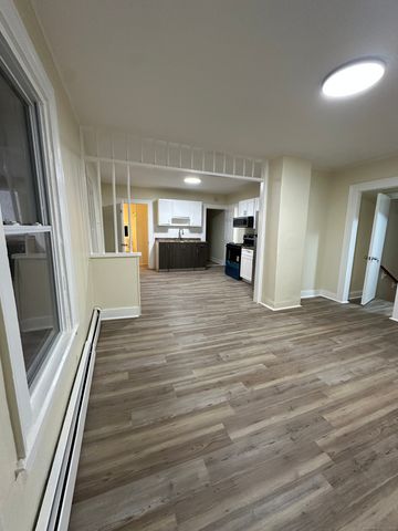 42 Spring Street 2nd Fl, New London, CT 06320