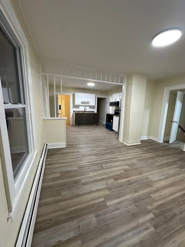 42 Spring Street 2nd Fl, New London, CT 06320