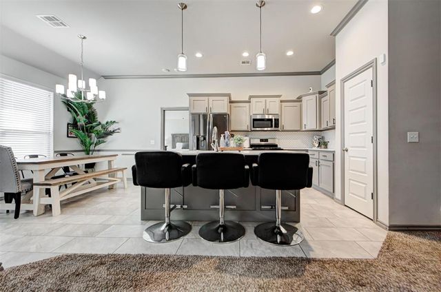 1186 Creekside Drive, Choctaw, OK 73020