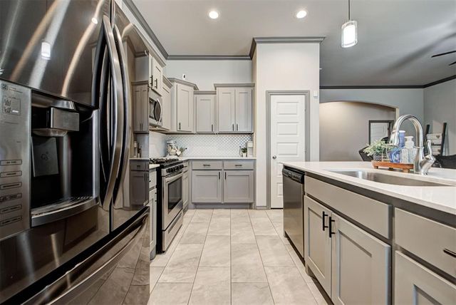 1186 Creekside Drive, Choctaw, OK 73020