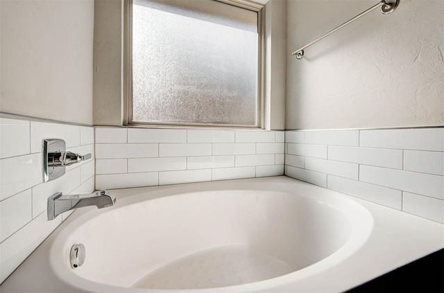 1186 Creekside Drive, Choctaw, OK 73020