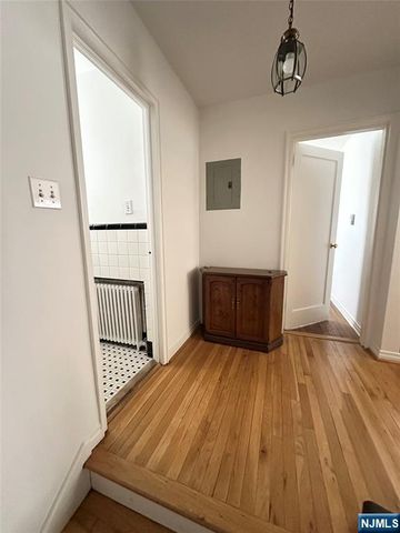 32b Elmwood Court B, Elmwood Park, NJ 07407