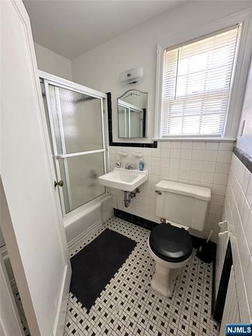 32b Elmwood Court B, Elmwood Park, NJ 07407