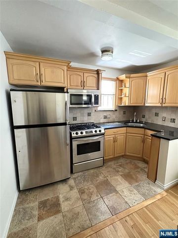 32b Elmwood Court B, Elmwood Park, NJ 07407