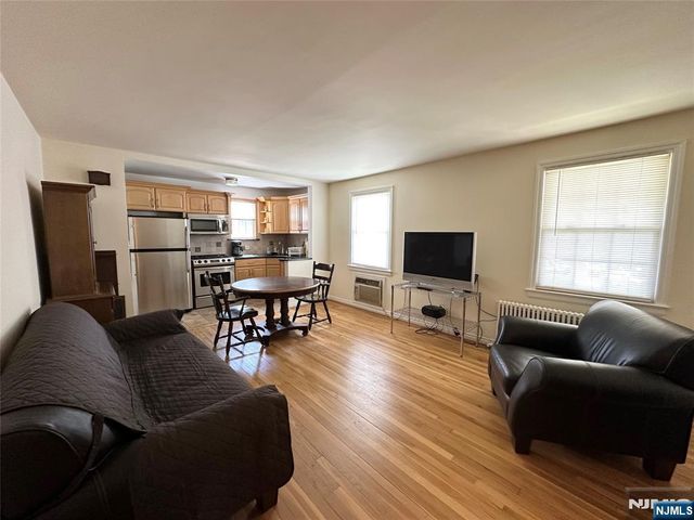 32b Elmwood Court B, Elmwood Park, NJ 07407