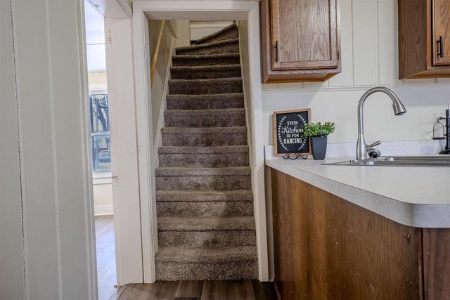 904 W 8TH AVENUE, Oshkosh, WI 54902