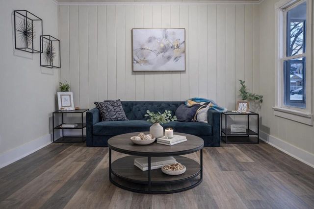 904 W 8TH AVENUE, Oshkosh, WI 54902