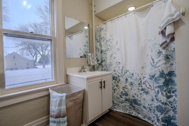 904 W 8TH AVENUE, Oshkosh, WI 54902