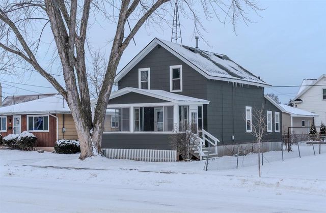 904 W 8TH AVENUE, Oshkosh, WI 54902