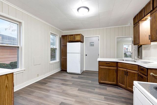 904 W 8TH AVENUE, Oshkosh, WI 54902