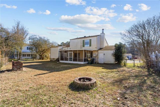 39 Banister DR, Hampton, VA 23666