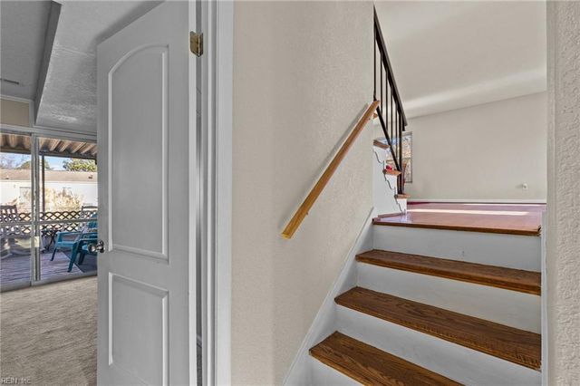 39 Banister DR, Hampton, VA 23666