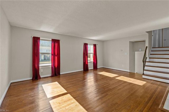 39 Banister DR, Hampton, VA 23666