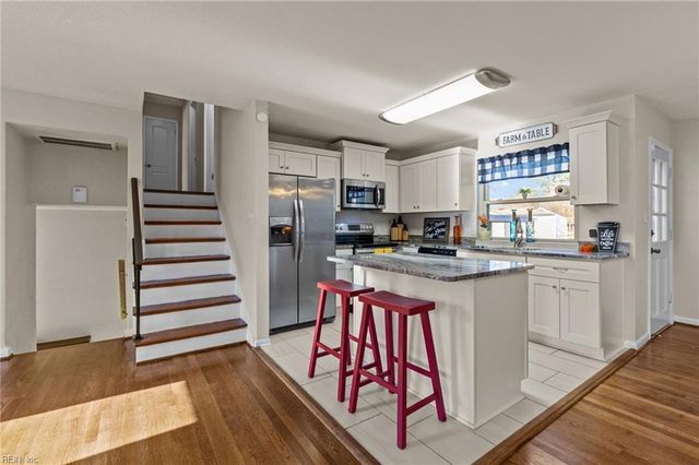 39 Banister DR, Hampton, VA 23666