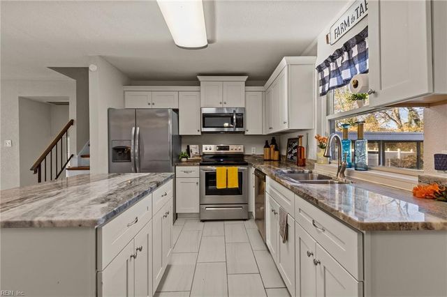 39 Banister DR, Hampton, VA 23666