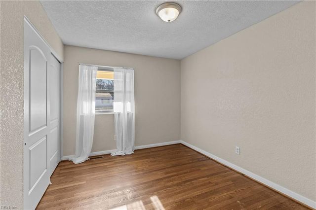 39 Banister DR, Hampton, VA 23666