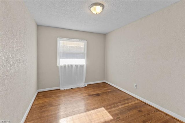 39 Banister DR, Hampton, VA 23666