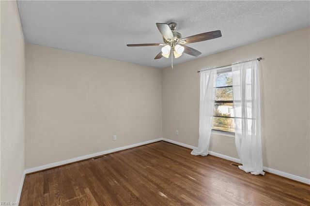 39 Banister DR, Hampton, VA 23666