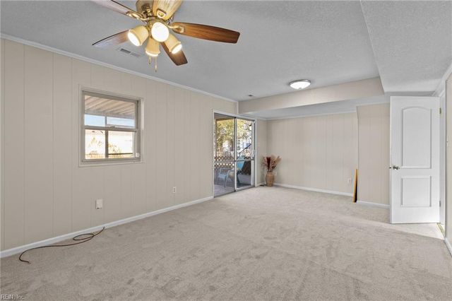 39 Banister DR, Hampton, VA 23666