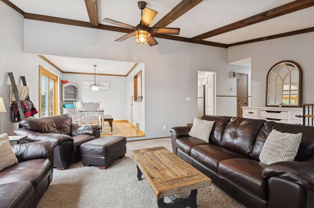 4384 Oakhurst Avenue, Vadnais Heights, MN 55127