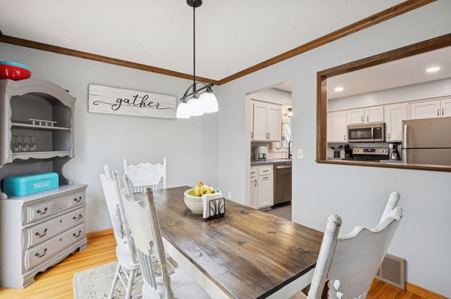 4384 Oakhurst Avenue, Vadnais Heights, MN 55127