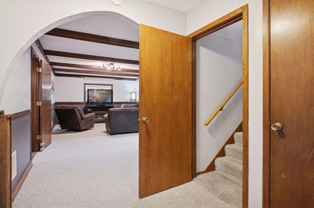 4384 Oakhurst Avenue, Vadnais Heights, MN 55127