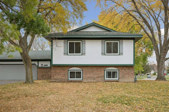 4384 Oakhurst Avenue, Vadnais Heights, MN 55127