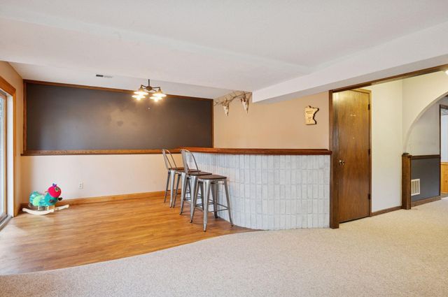 4384 Oakhurst Avenue, Vadnais Heights, MN 55127