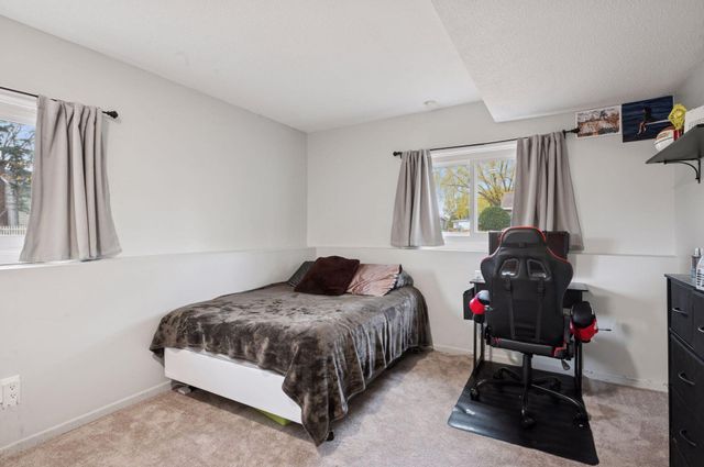 4384 Oakhurst Avenue, Vadnais Heights, MN 55127