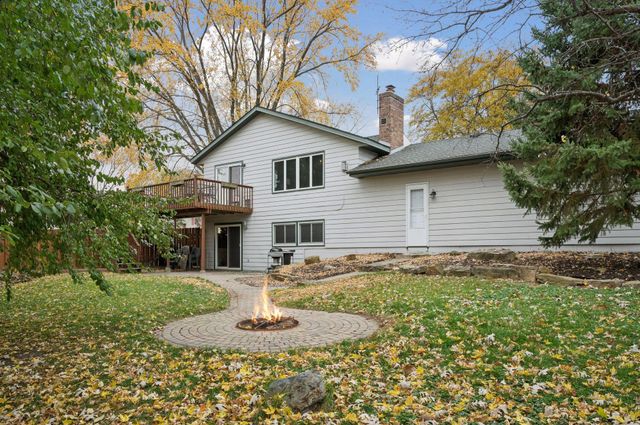 4384 Oakhurst Avenue, Vadnais Heights, MN 55127