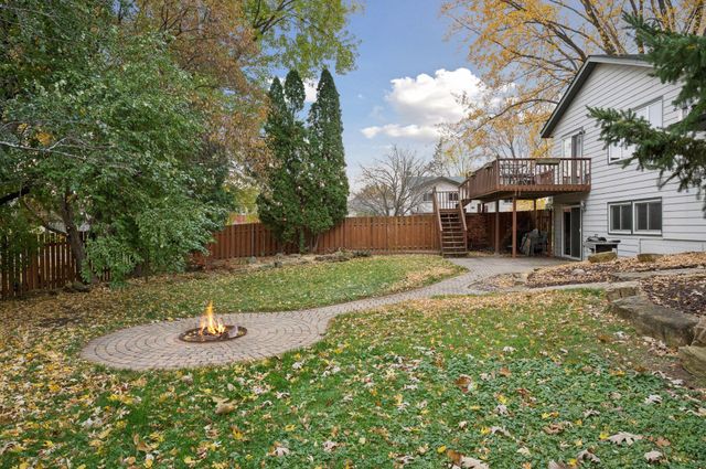 4384 Oakhurst Avenue, Vadnais Heights, MN 55127