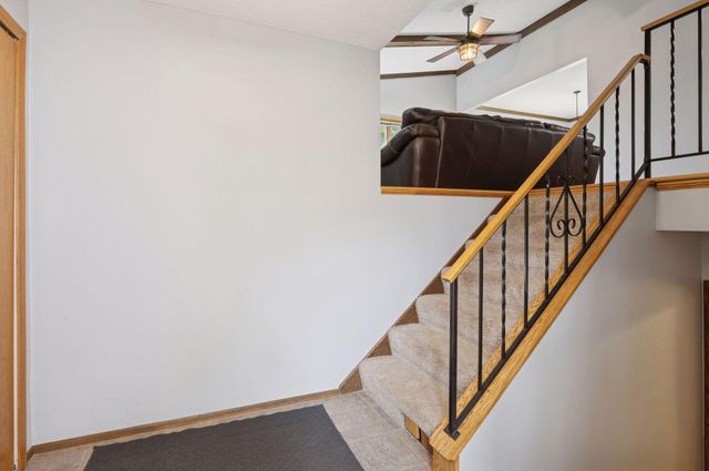 4384 Oakhurst Avenue, Vadnais Heights, MN 55127