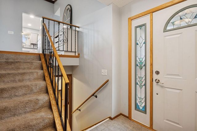 4384 Oakhurst Avenue, Vadnais Heights, MN 55127